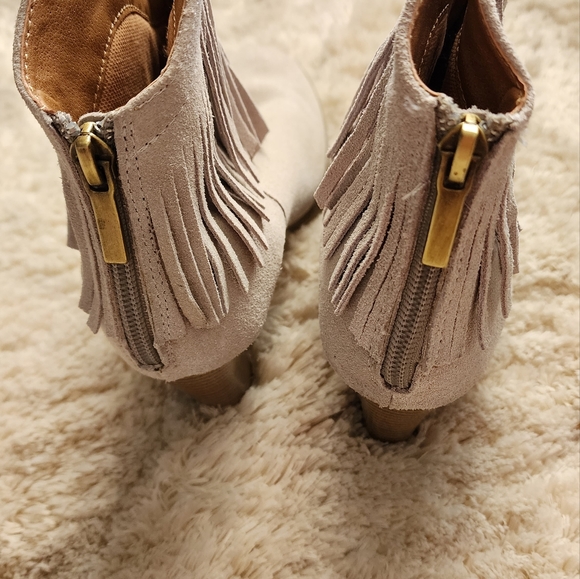 Fringe boots - Picture 3 of 6